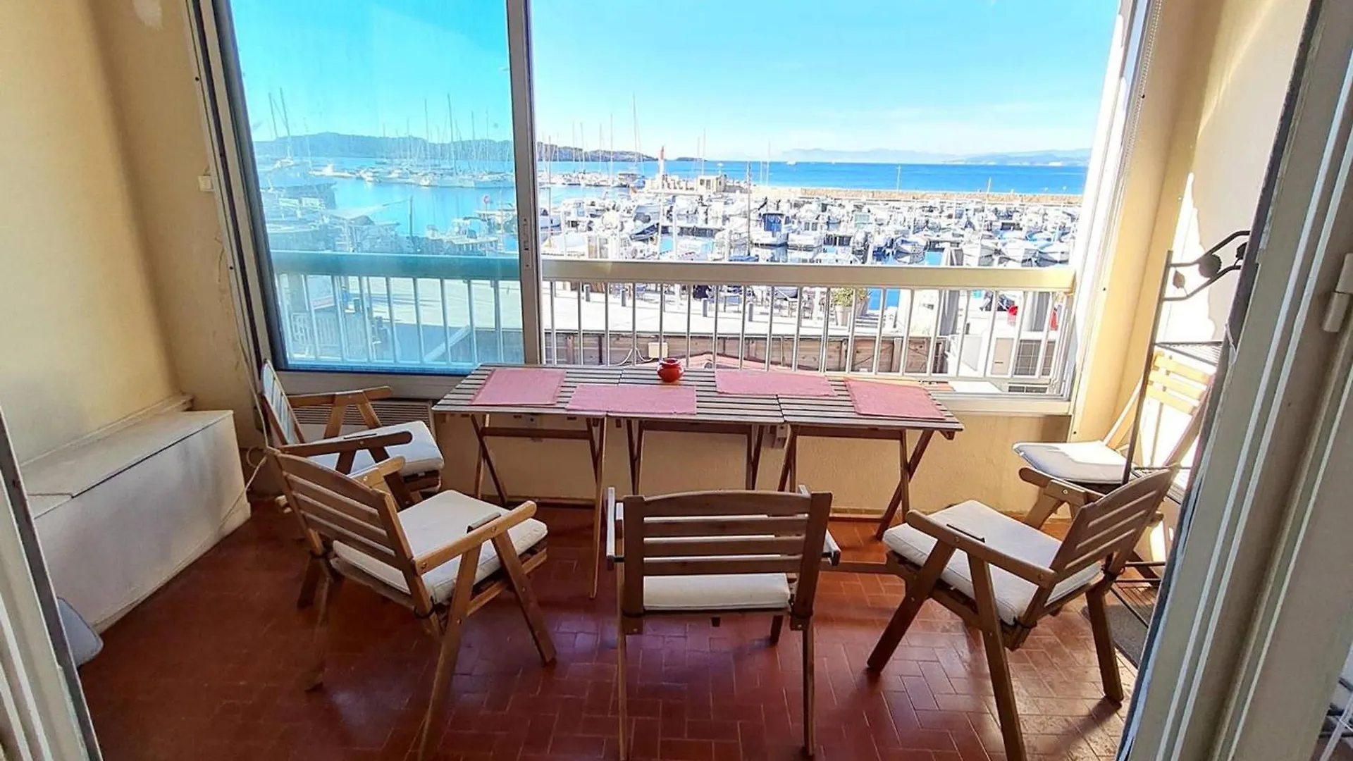 T3 Climatise Avec Wi-Fi Et Parking Prive - A 200 M De La Plage - Fr-1-316-316 contacts